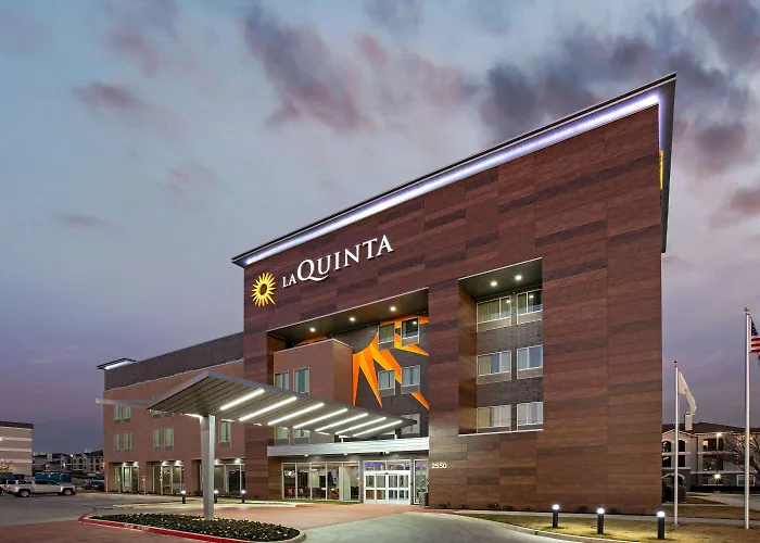 La Quinta Inn & Suites Dfw West-Glade-Parks